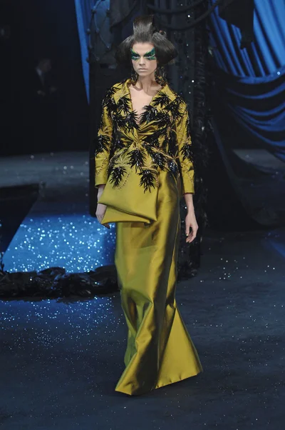 Look 14